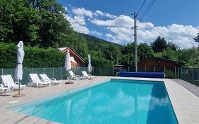 Chalet Bord De Lac Avec Piscine N2E